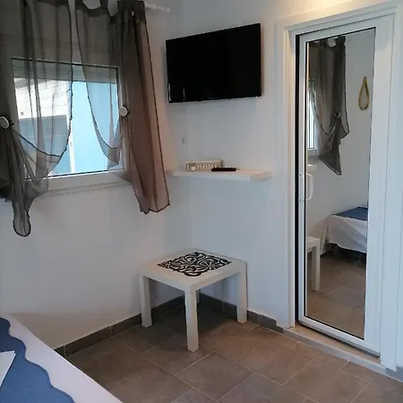 Seaview & Semi Basement Seaview Apartment Nea Vrasna