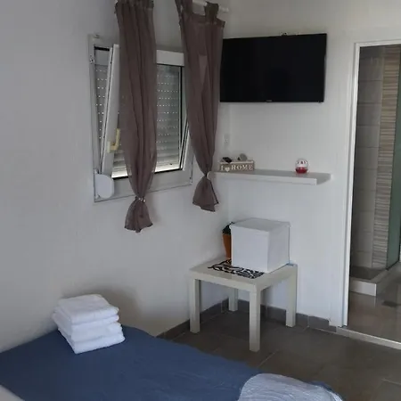 Seaview & Semi Basement Seaview Apartment