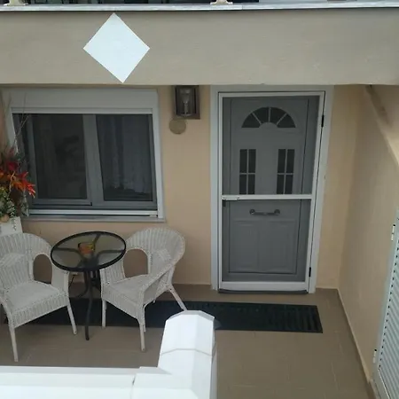 Seaview & Semi Basement Seaview Apartment *