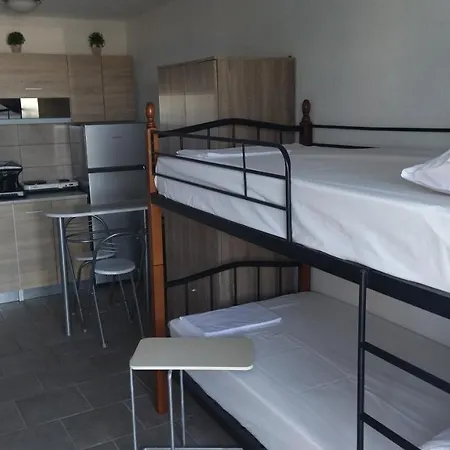 Apartment Seaview & Semi Basement Seaview *