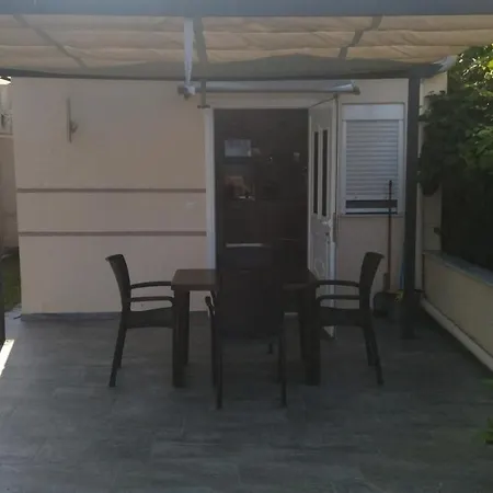 Seaview & Semi Basement Seaview Apartment Nea Vrasna