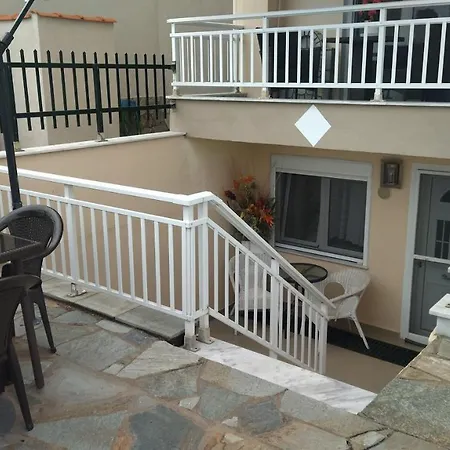 Seaview & Semi Basement Seaview شقة *