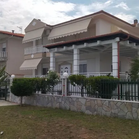 Apartment Seaview & Semi Basement Seaview Nea Vrasna