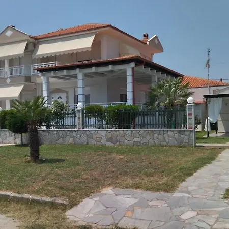 Apartment Seaview & Semi Basement Seaview Nea Vrasna