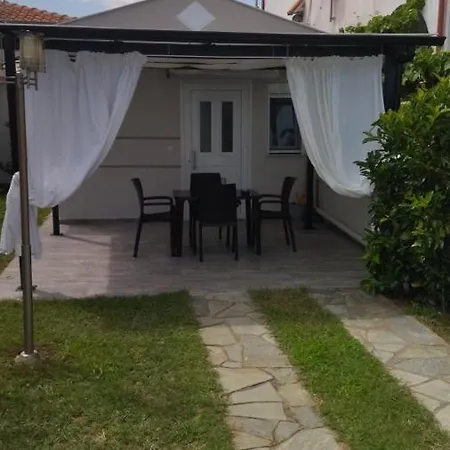Seaview & Semi Basement Seaview شقة